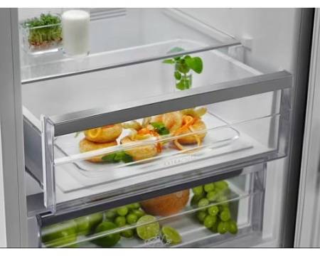 Холодильник Electrolux LNT7ME34X2