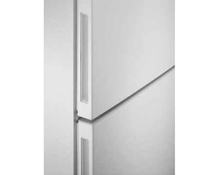 Холодильник Electrolux LNC7ME32W2