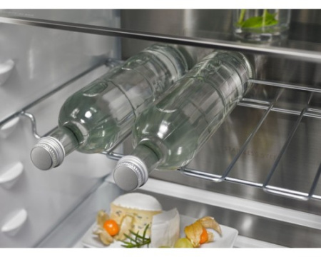 Встраиваемый холодильник Electrolux ENC8MC19S