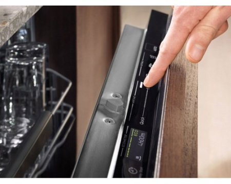 Встраиваемая посудомоечная машина Electrolux EEC87300W