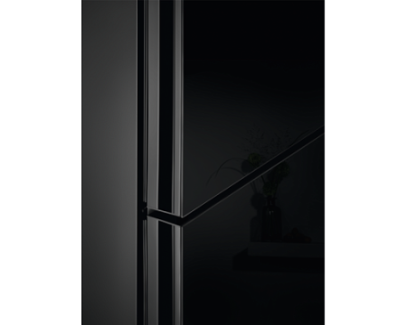 Холодильник Electrolux LNT7ME34K1