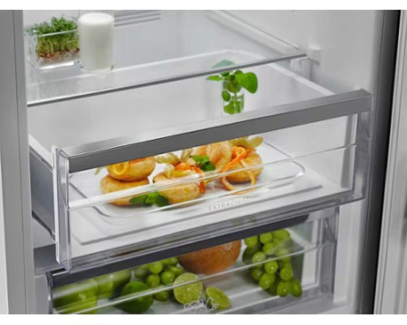 Холодильник Electrolux LNT7ME34G1