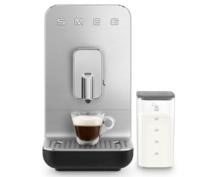 Автоматическая кофемашина Smeg BCC13BLMEU