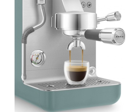 Кофемашина-эспрессо Smeg EMC02EGMEU