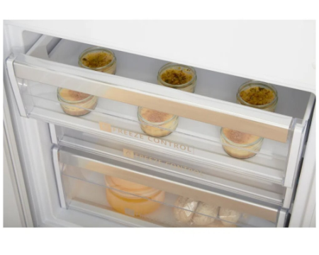 Встраиваемый холодильник Whirlpool SP40 802 EU