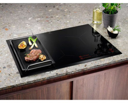 Индукционная варочная панель Electrolux EIS82453
