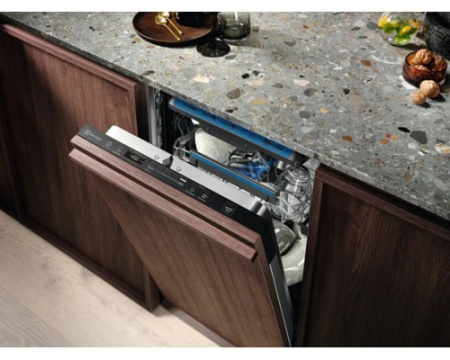Встраиваемая посудомоечная машина Electrolux EEM43200L