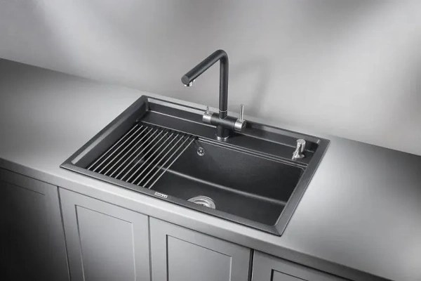 Кухонная мойка GRANULA KS-7301 чёрный