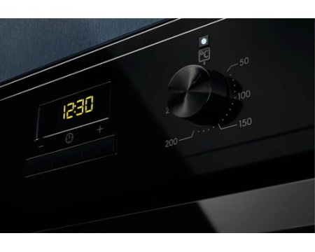 Духовой шкаф Electrolux EOF3H50BK