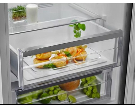 Холодильник Electrolux LNT7ME32M1