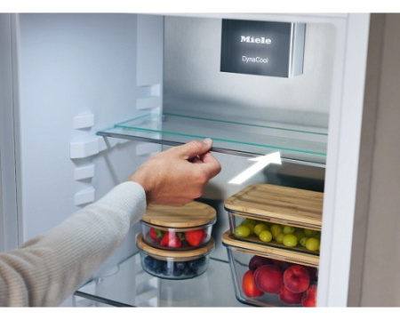 Встраиваемый холодильник Miele K 7747 C
